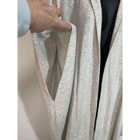 Cupcakes and Cashmere Women’s Open Front Batwing Shrug Sweater Gray Size Small - Picture 8 of 10